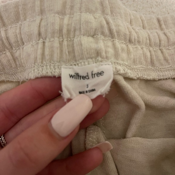 Aritzia Wilfred Free shorts - Picture 4 of 5